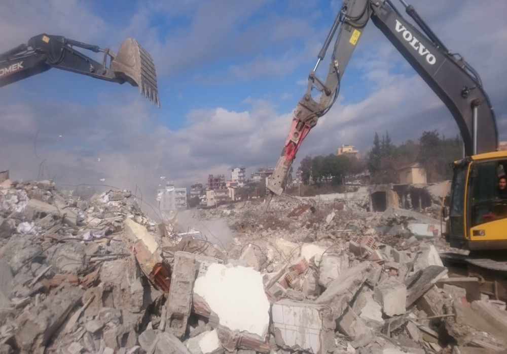 Şahinler Metal Hurdacılık olarak, Manavagat bölgesinde bina ve yapı yıkımı konusunda uzmanız. Yılların verdiği deneyim ve uzmanlıkla, güvenilir ve etkili y